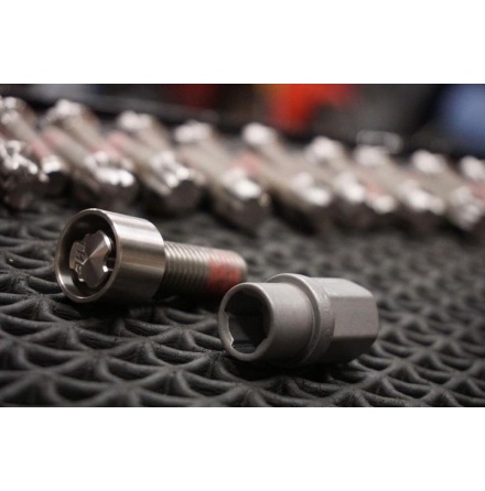 L�sbult v�xelhus Suzuki